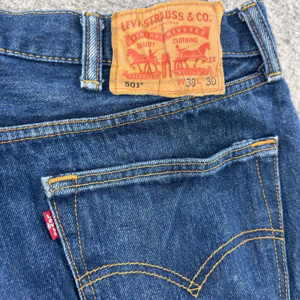Levis 501 Original Fit Jeans Mens 36x28* Dark Wash Blue Button Fly Straight Leg‎
